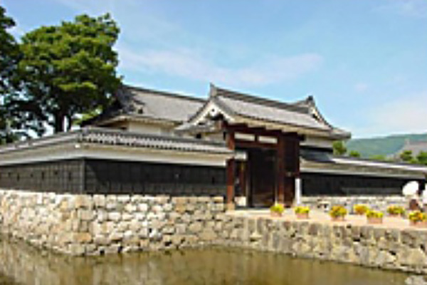 松本城の瓦屋根