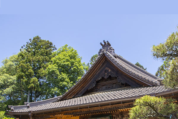 神社の瓦屋根