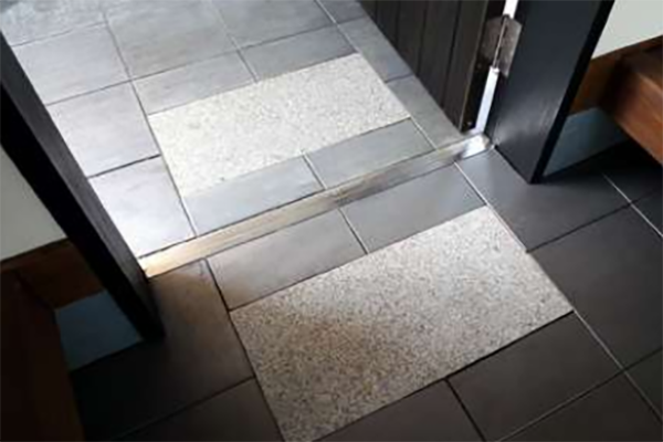 瓦リサイクルエントランス