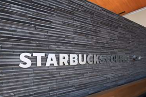 リサイクル瓦を利用した店舗の壁